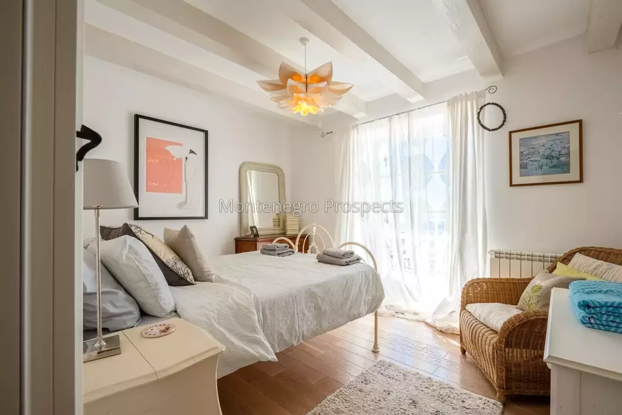 14168 lustica vila for sale 90.jpg