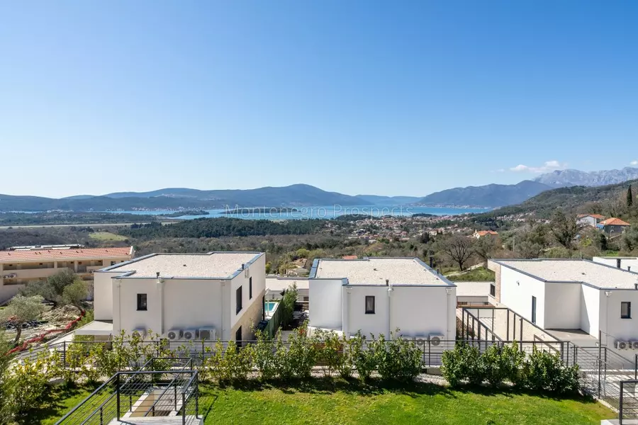 Modern luxury villa with a pool kavac 13810 2