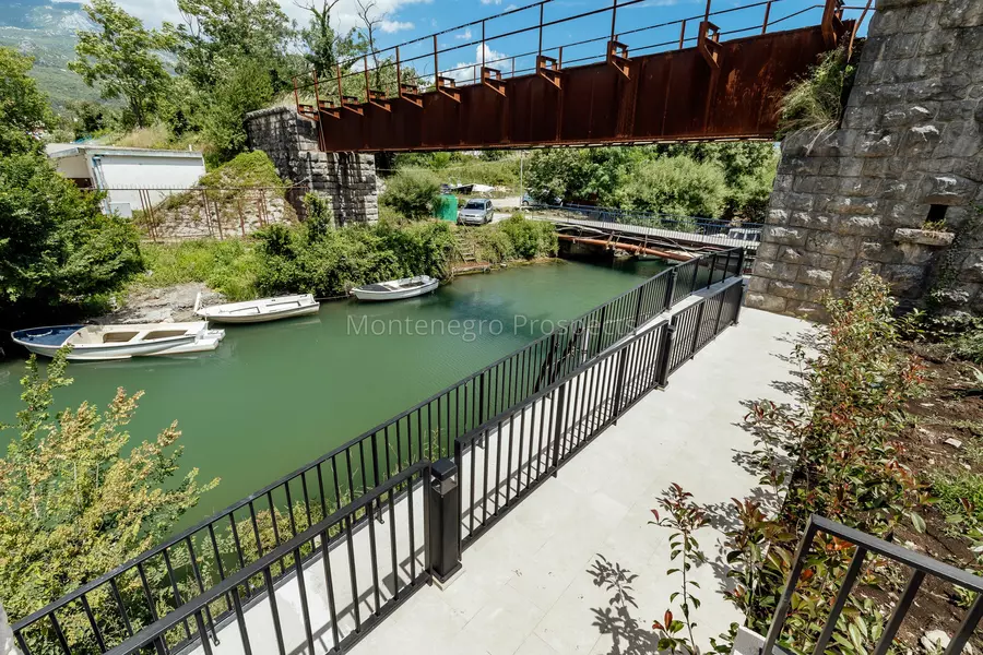 18028 riverside apartments 10