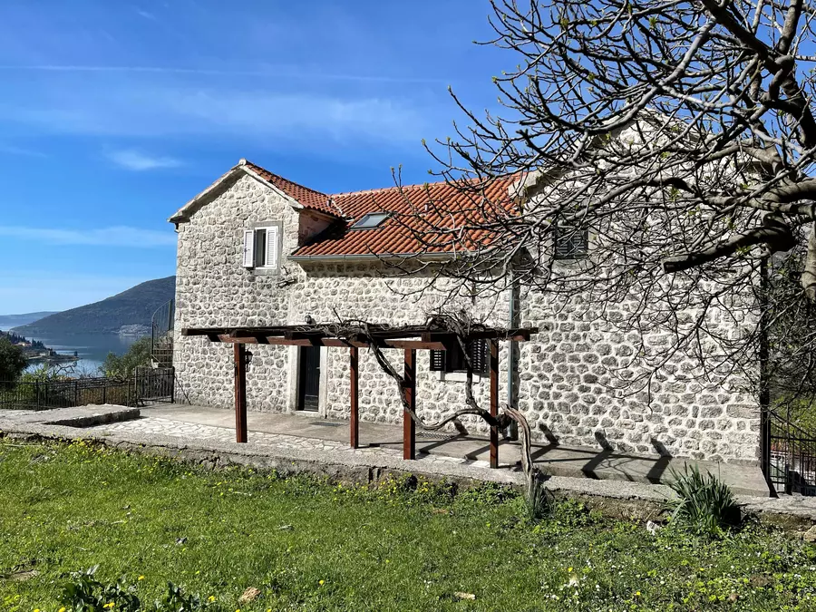 14184 risan stone house 14