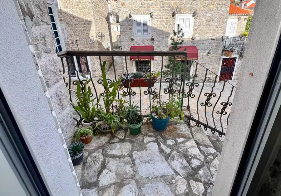 12749 budva old town 14