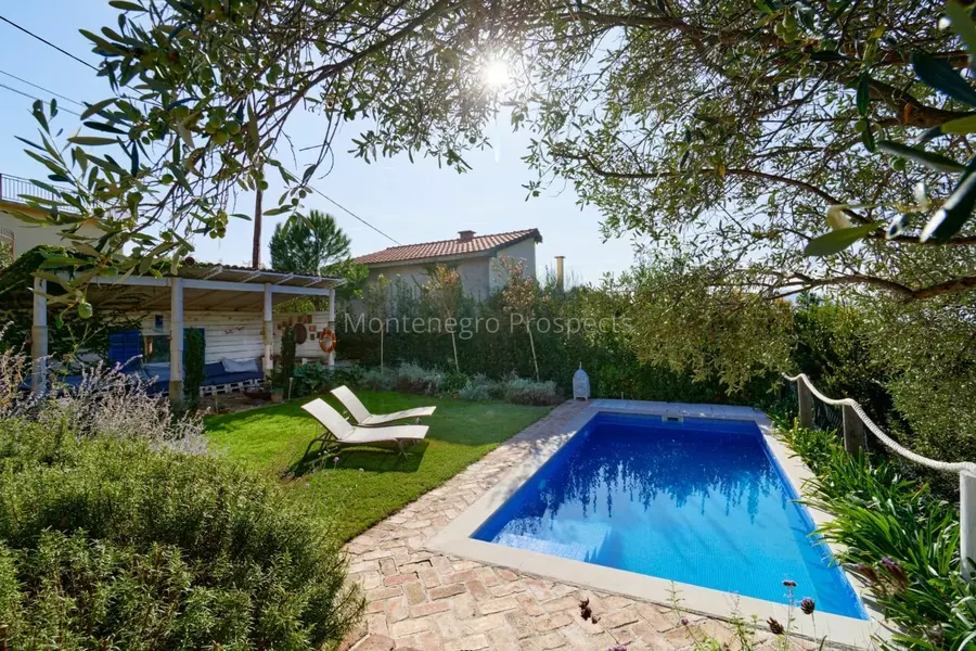 Two bedroom house with beautiful garden in kavac kotor bay 13849 11